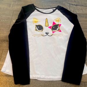 Girl’s top with cat/unicorn decal.